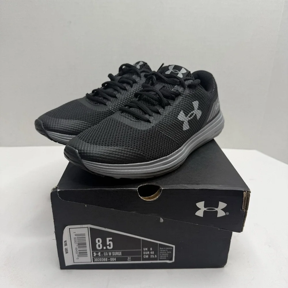 Under Armour Surge Women’s Running Shoes Black Gray 3020368-004 Size 8.5 NEW